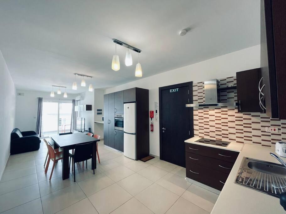 Apartment Stylish Modern 4 Paceville