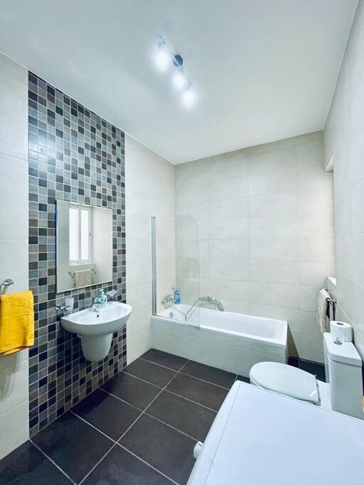 Stylish Modern 4 Paceville Apartment
